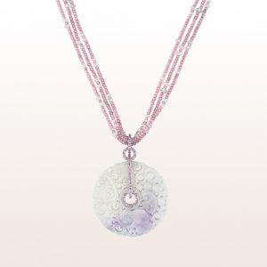 Anhänger mit Lavendeljade, rosa Saphiren und Brillanten auf einem Collier mit rosa Saphiren und Diamantrondell mit 18kt Weißgold Diamantschließe