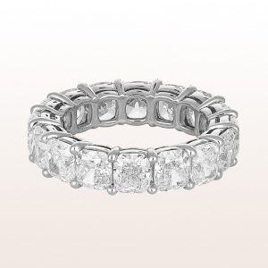 Ring with cushion cut diamonds 8,41ct in platinum