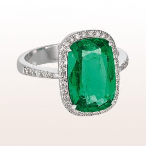 Ring with emerald 4,23ct and brilliant cut diamonds 0,78ct in 18kt white gold