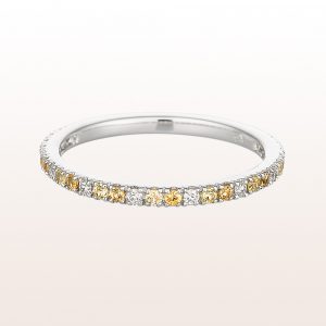 Ring with yellow sapphire and brilliant cut diamonds in 18kt white gold