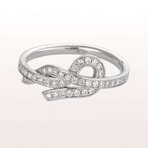 Ring "Slipstek" (engl. slipped half hitch) by artist Julia Obermüller with brilliant cut diamonds 0,58ct in 18kt white gold