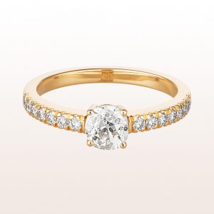 Ring with old european cut diamond 0,76ct and brilliant cut diamonds 0,27ct in 18kt yellow gold
