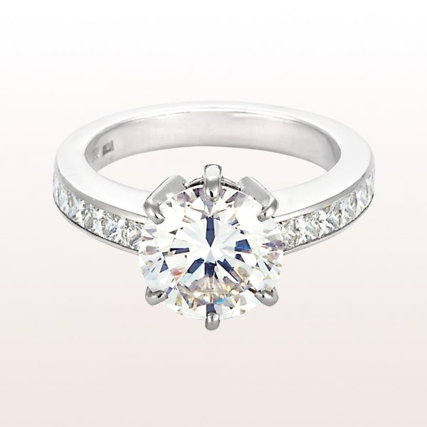 Ring with brilliant cut diamonds 3,14ct and princess cut diamonds 0,88ct in 18kt white gold