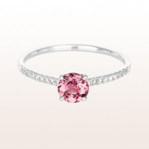 Ring with rubellite 0,38ct and brilliant cut diamonds 0,11ct in 18kt white gold